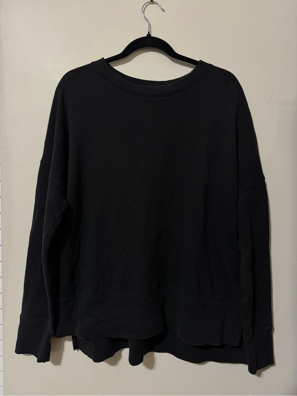 Time and Tru Black Relaxed Crewneck Sweatshirt